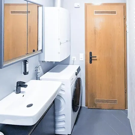 Alfa 4 Zimmer 8 Personen Netflix Inet Ebk Wm Trockner Apartman Stuttgart