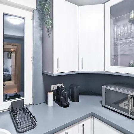 Alfa 4 Zimmer 8 Personen Netflix Inet Ebk Wm Trockner Lägenhet Stuttgart